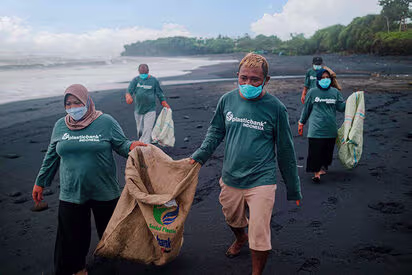 Plastic Offsetting 101: How Businesses Can Offset Their Plastic Footprint